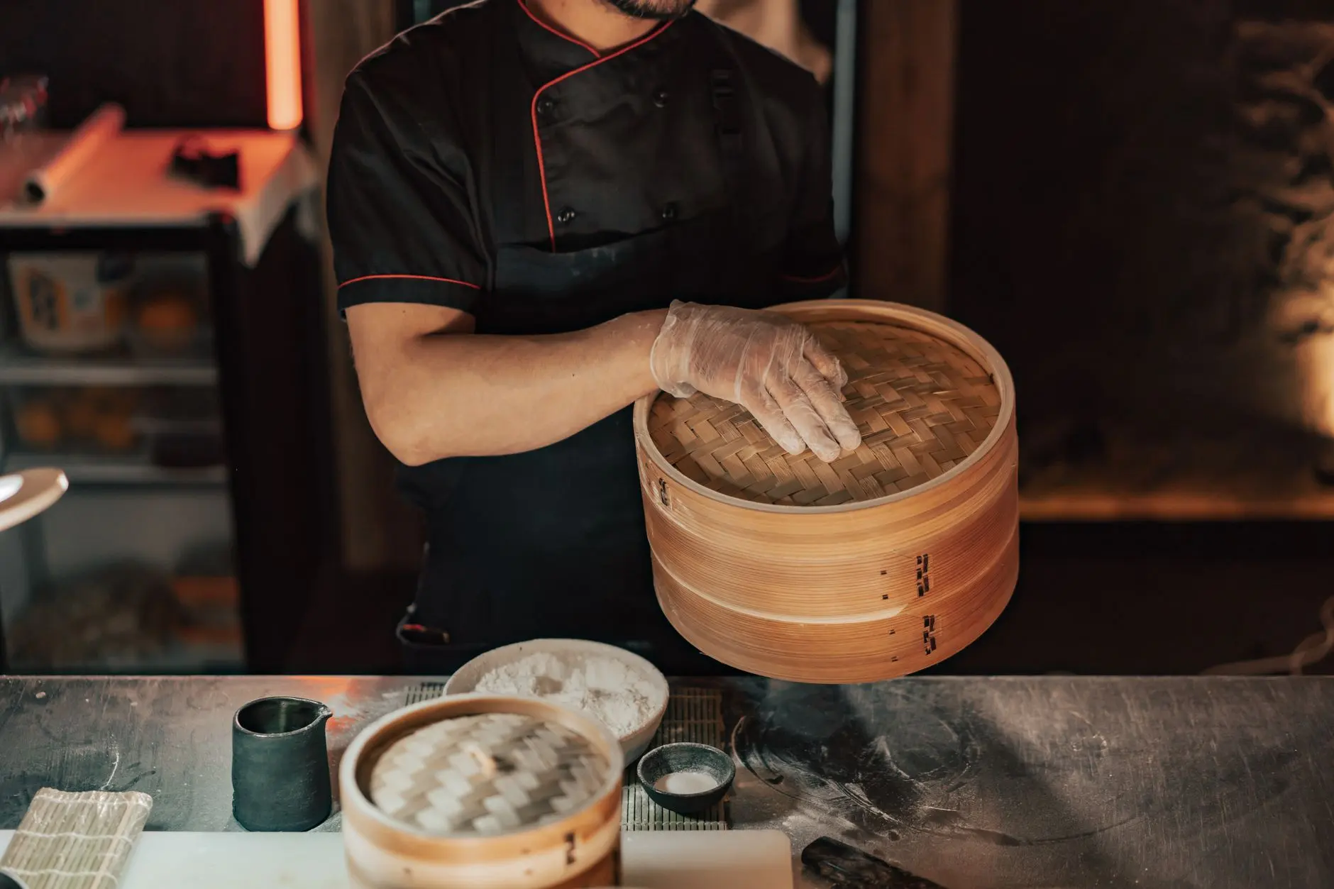平顶山工业地坪施工中环氧自流平与耐磨地坪的性能差异分析