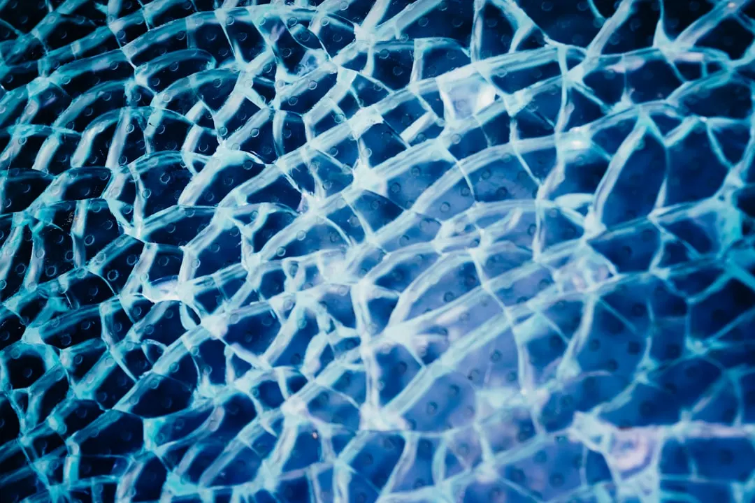 昊运地坪：防静电地坪与聚氨酯地坪性能对比分析