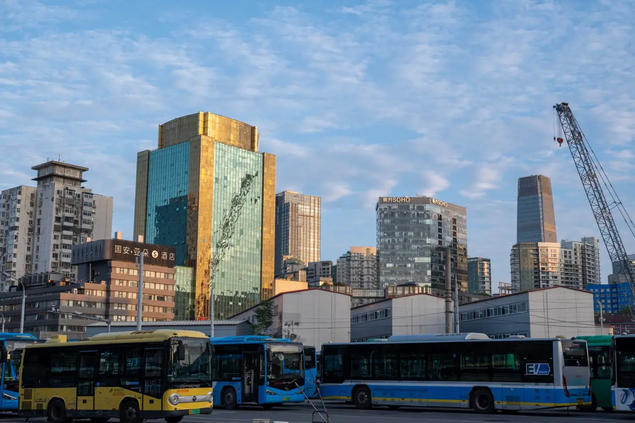 工业厂房地坪选型指南：环氧自流平与耐磨地坪性能对比分析